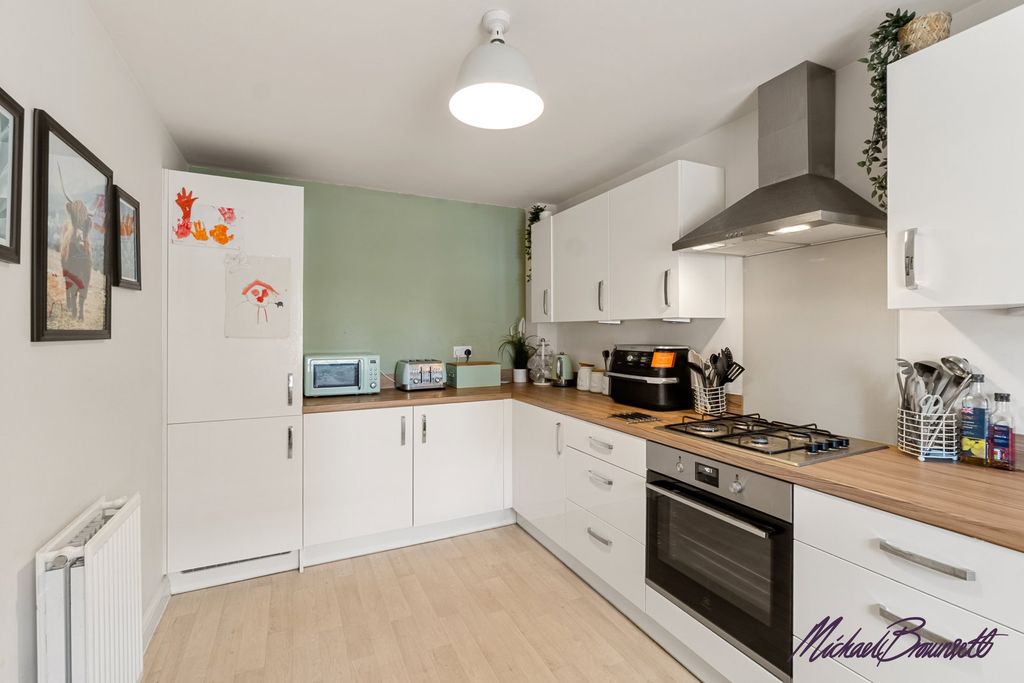 Property photo 3 of 30