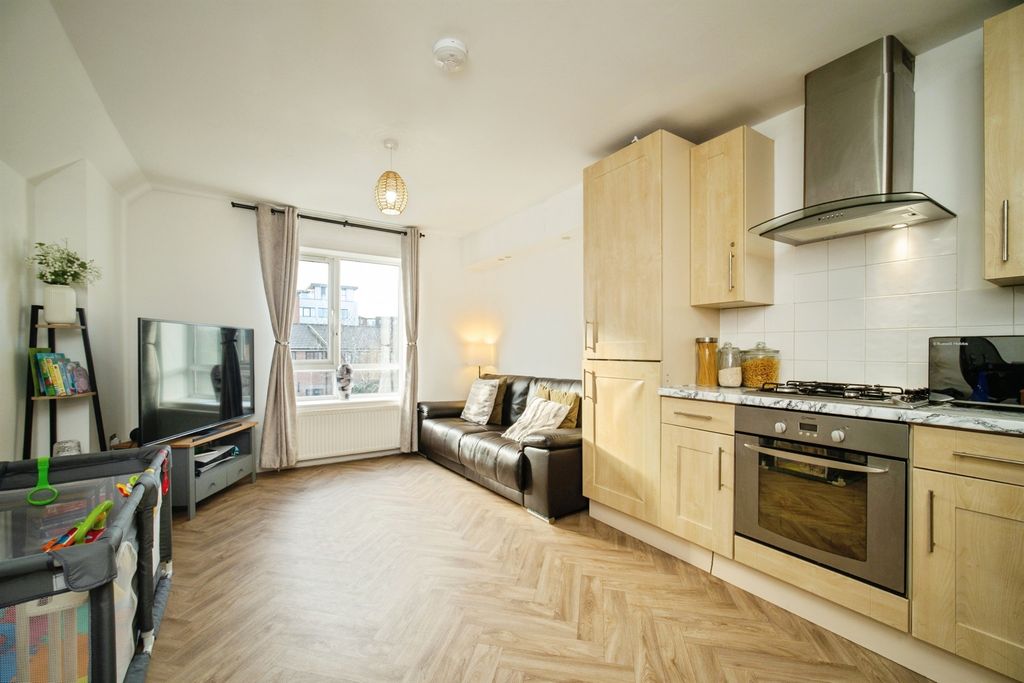 Property photo 2 of 11