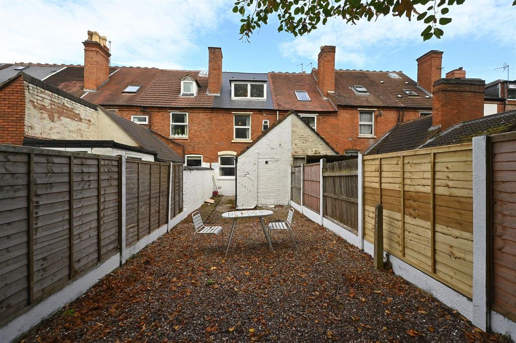 Property photo 2 of 21 Garden.Jpg