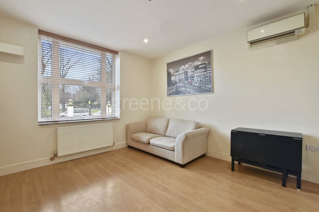Property photo 3 of 6 Cro120833_16