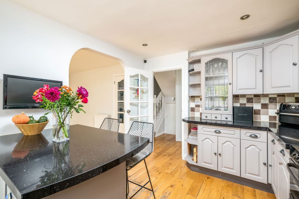 Property photo 2 of 39