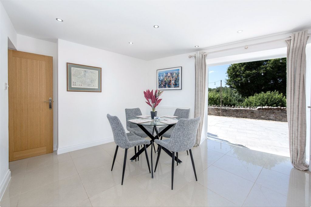 Property photo 3 of 18 Picture No. 05