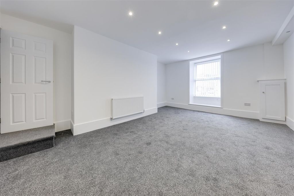 Property photo 1 of 10 Lounge