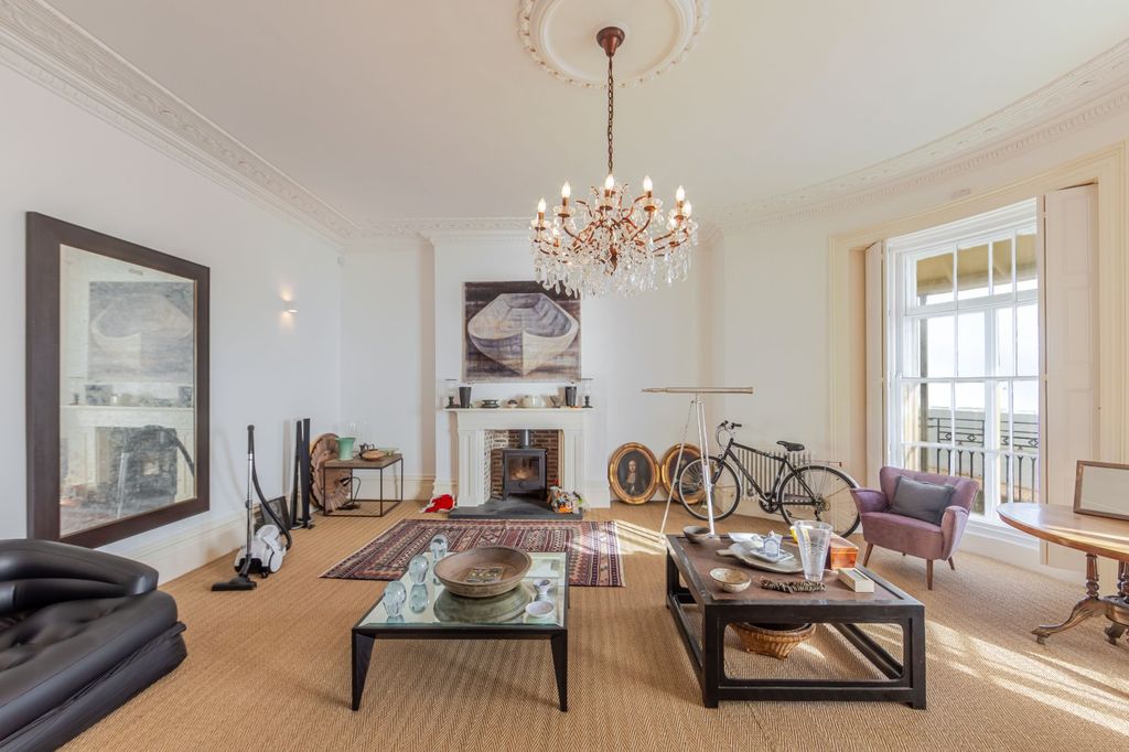 Property photo 3 of 13 Picture 3