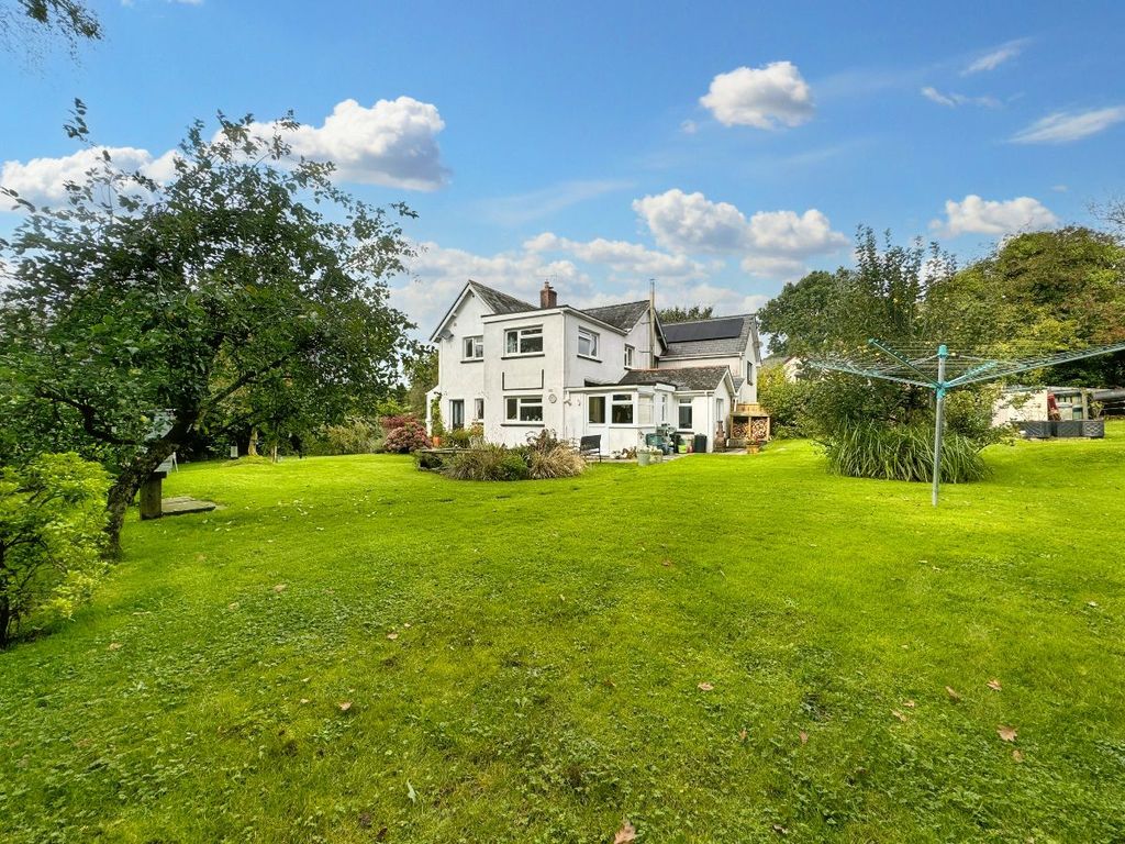Property photo 2 of 18