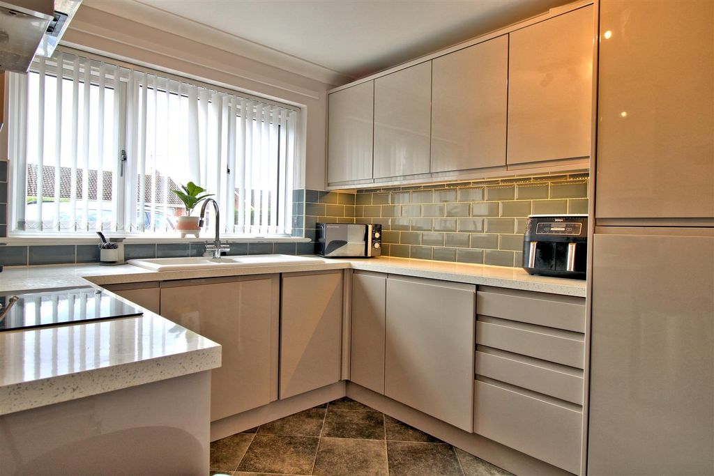 Property photo 2 of 23 Kitchen