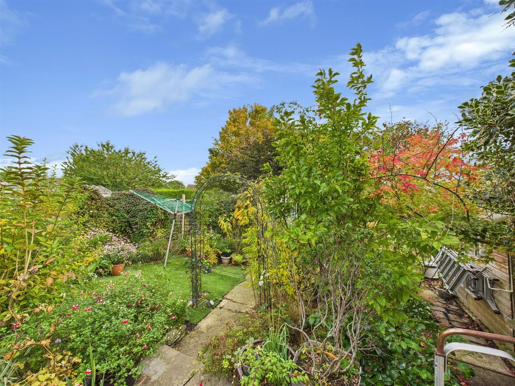 Property photo 2 of 14 Cam02435G0-Pr0060-Still014.Jpg