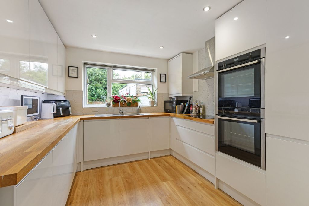 Property photo 3 of 9 3