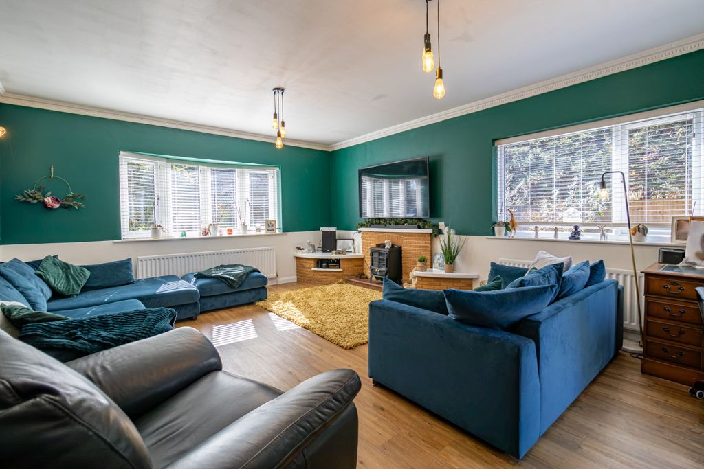Property photo 3 of 37 3987356