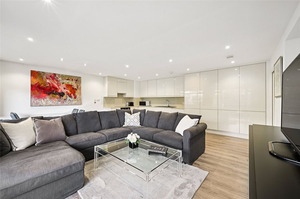 Property photo 2 of 16 Picture No. 11