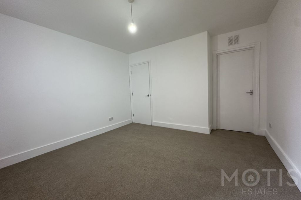 Property photo 3 of 11 Photo 2