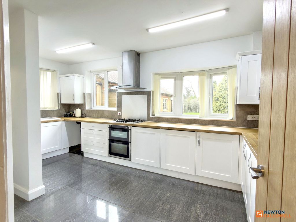 Property photo 2 of 32