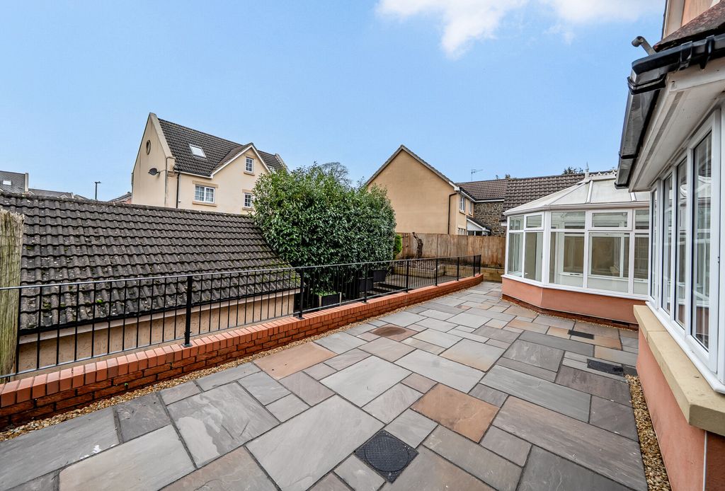 Property photo 3 of 22 Garden