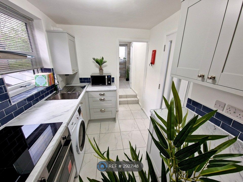Property photo 2 of 33