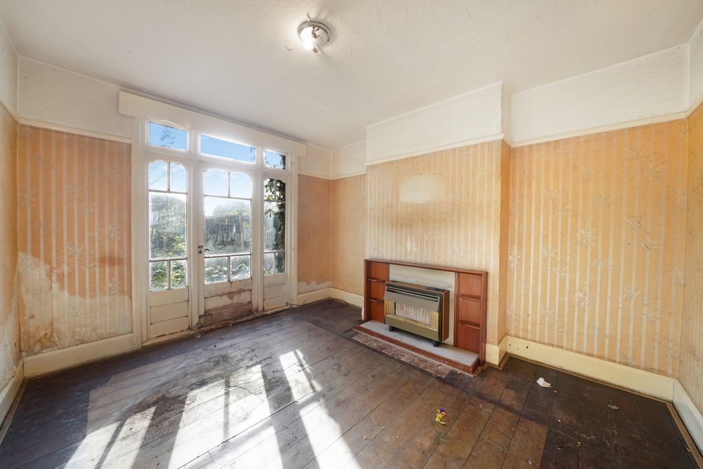 Property photo 2 of 12 4359661