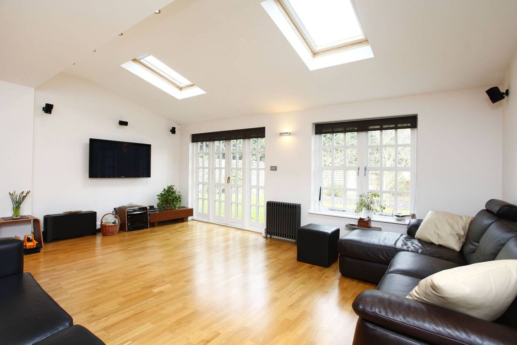 Property photo 3 of 12