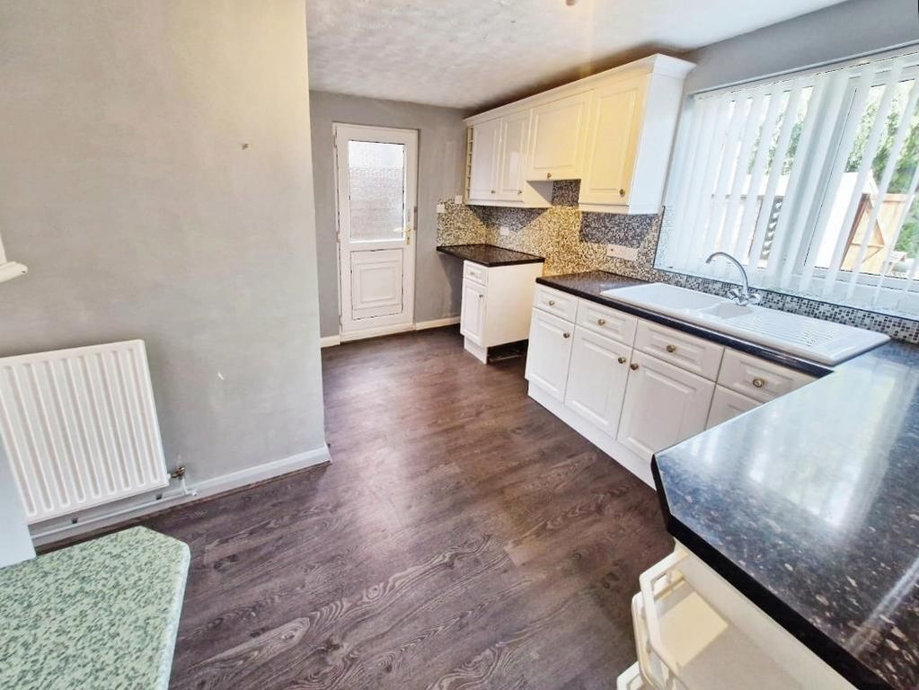 Property photo 3 of 15 Kitchen