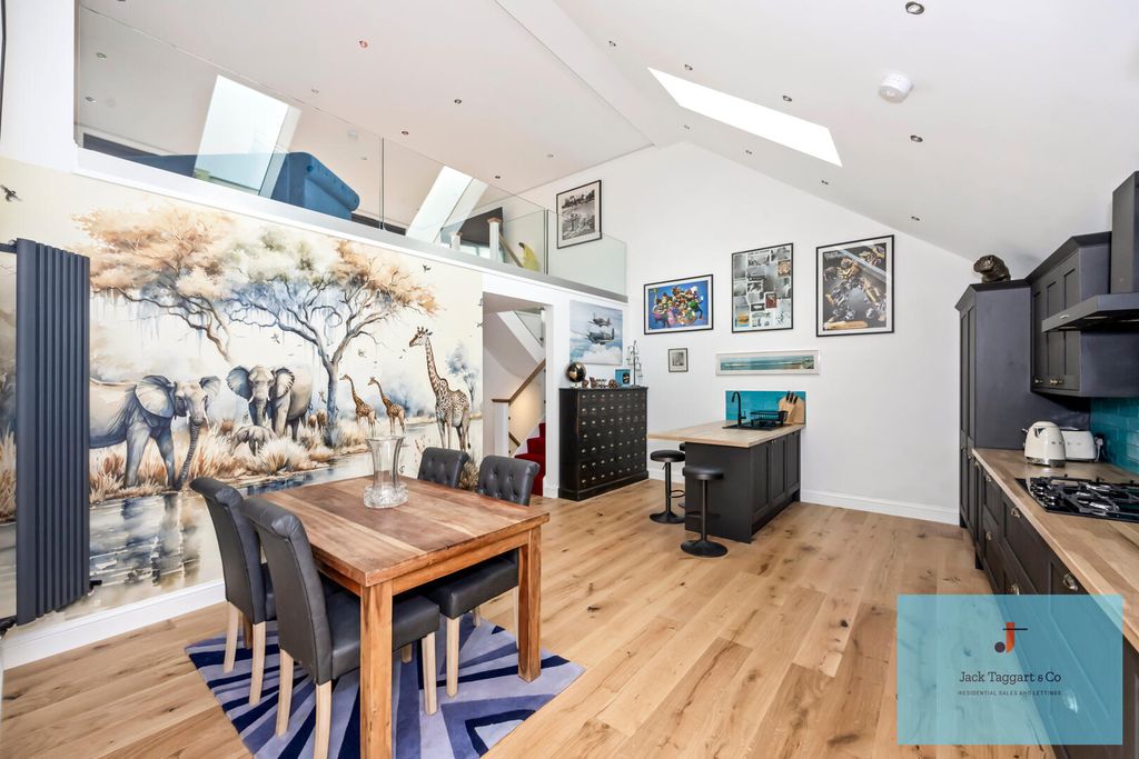 Property photo 3 of 23 Dining Room