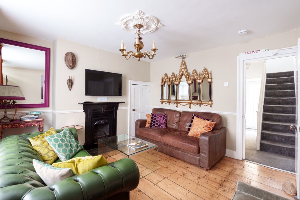 Property photo 2 of 15 4639722