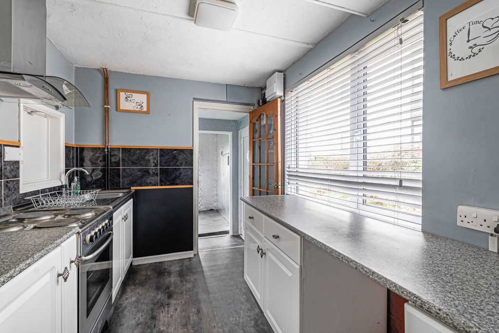 Property photo 3 of 19 Kitchen