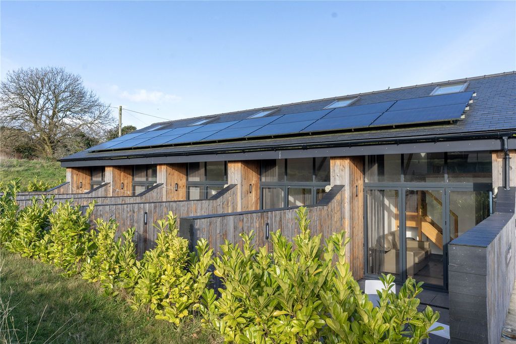 Property photo 2 of 17 Picture No. 15