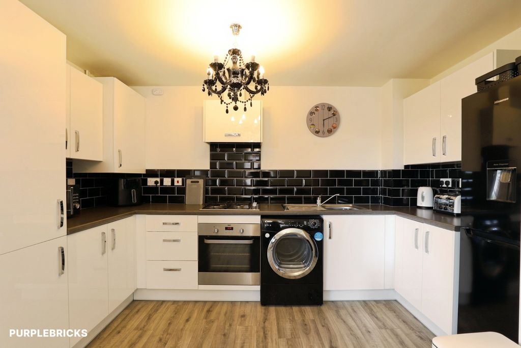 Property photo 3 of 24