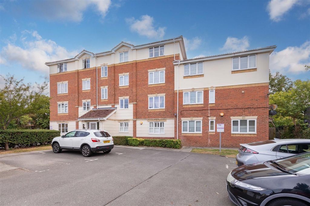 Property photo 1 of 13 16 Cobham Close-2.Jpg