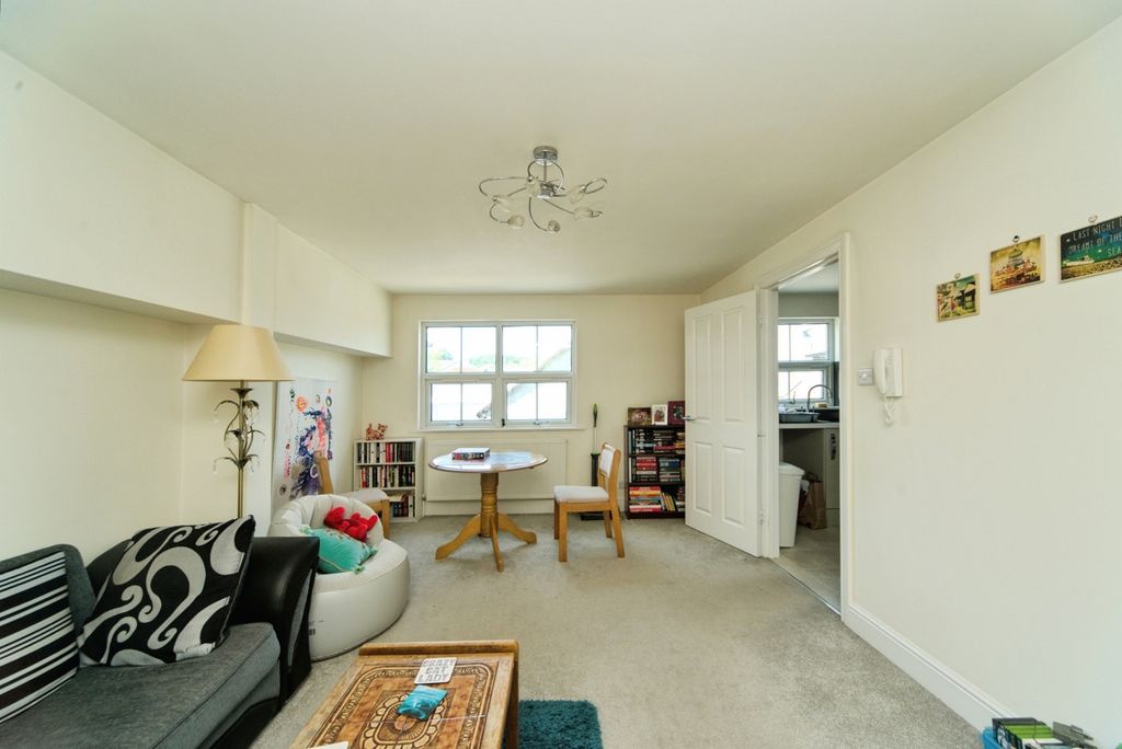Property photo 2 of 17 Photo