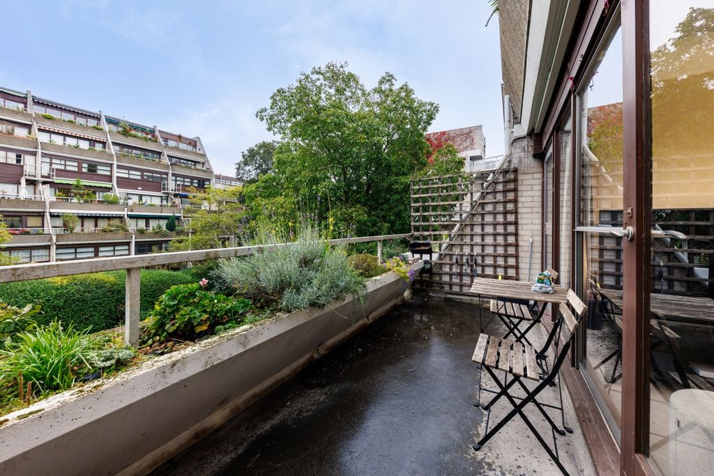 Property photo 2 of 15 Kendal Steps 29 (...