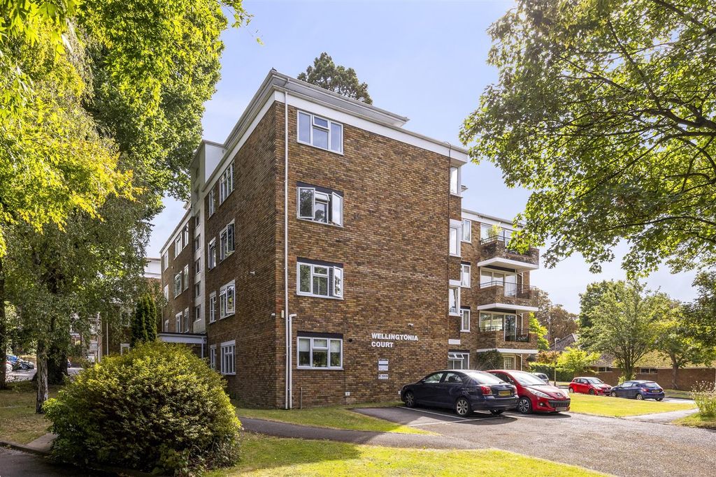 Property photo 1 of 21 Communal Parking
