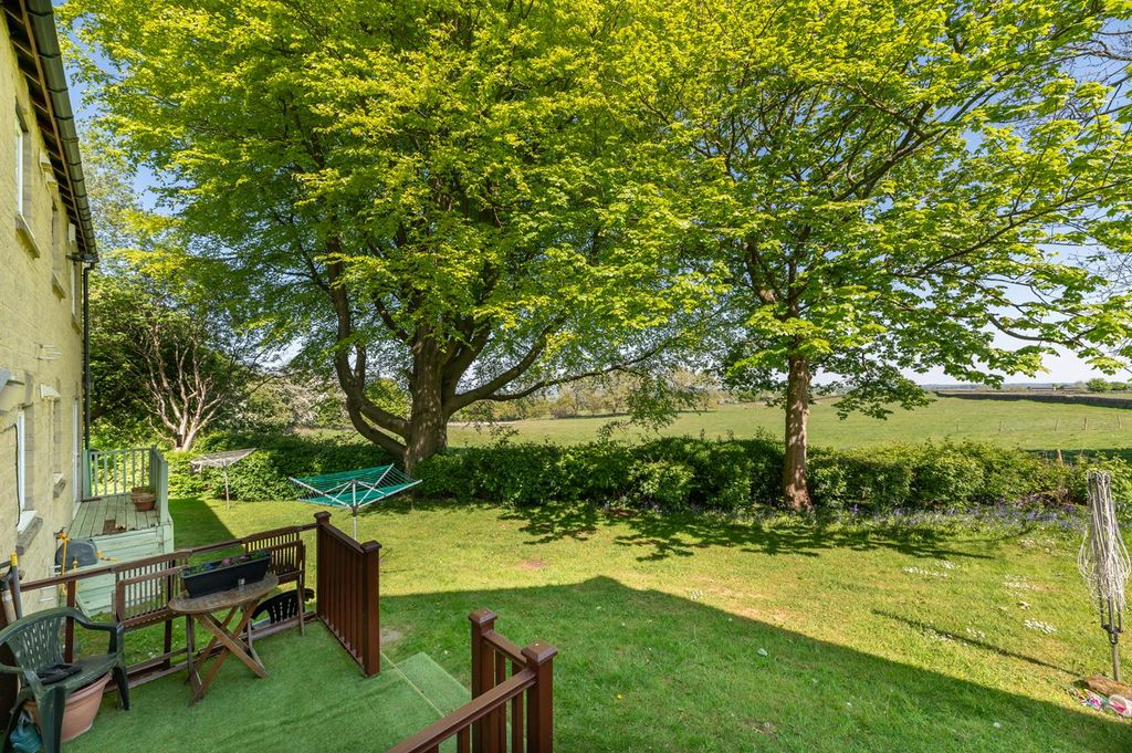 Property photo 2 of 23 Rear Garden Onto Fields