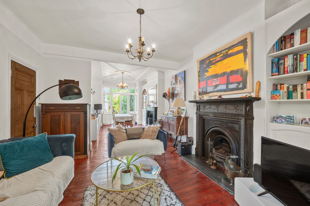 Property photo 1 of 11