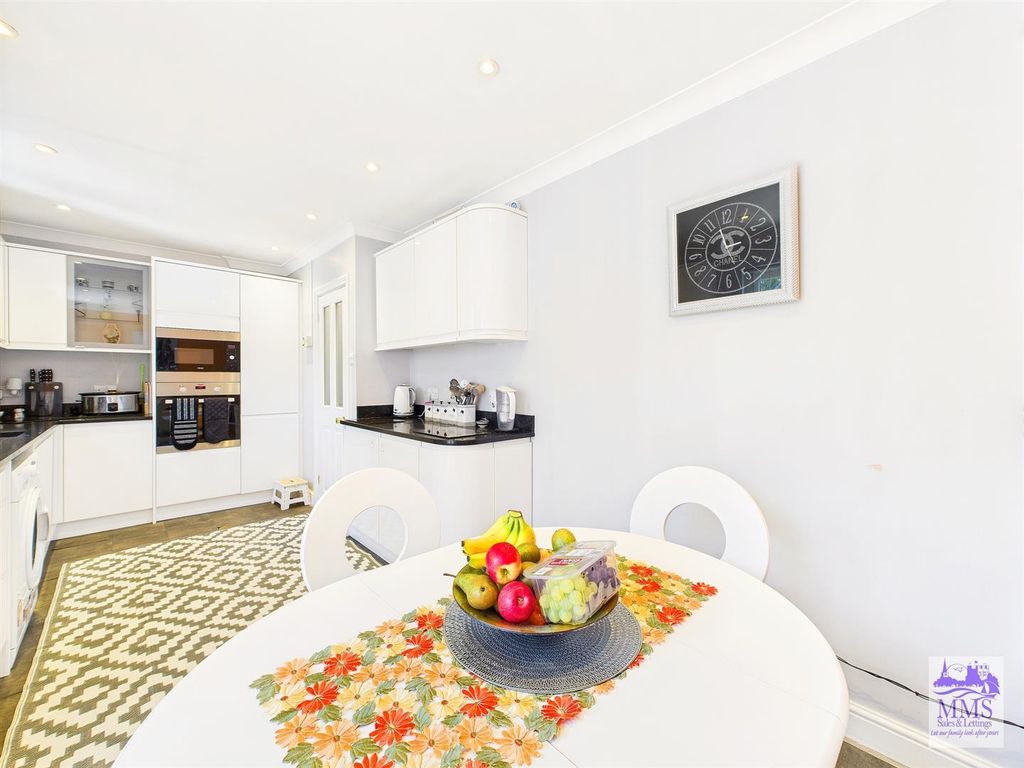 Property photo 3 of 26 Cam04098G0-Pr0064-Still013.Jpg