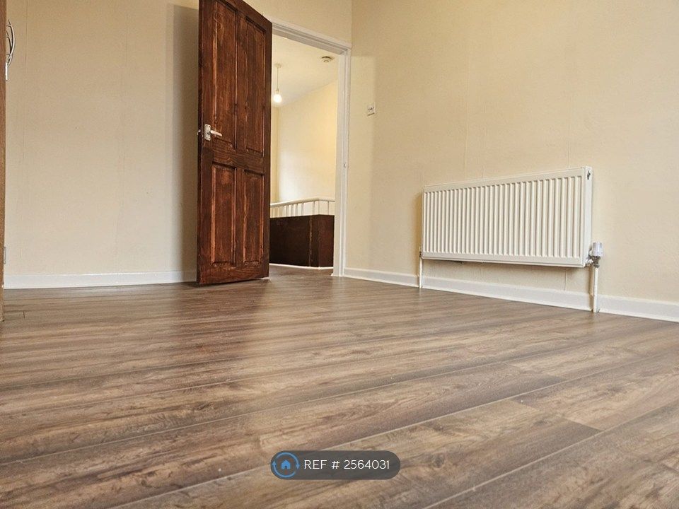 Property photo 1 of 11 1st Room