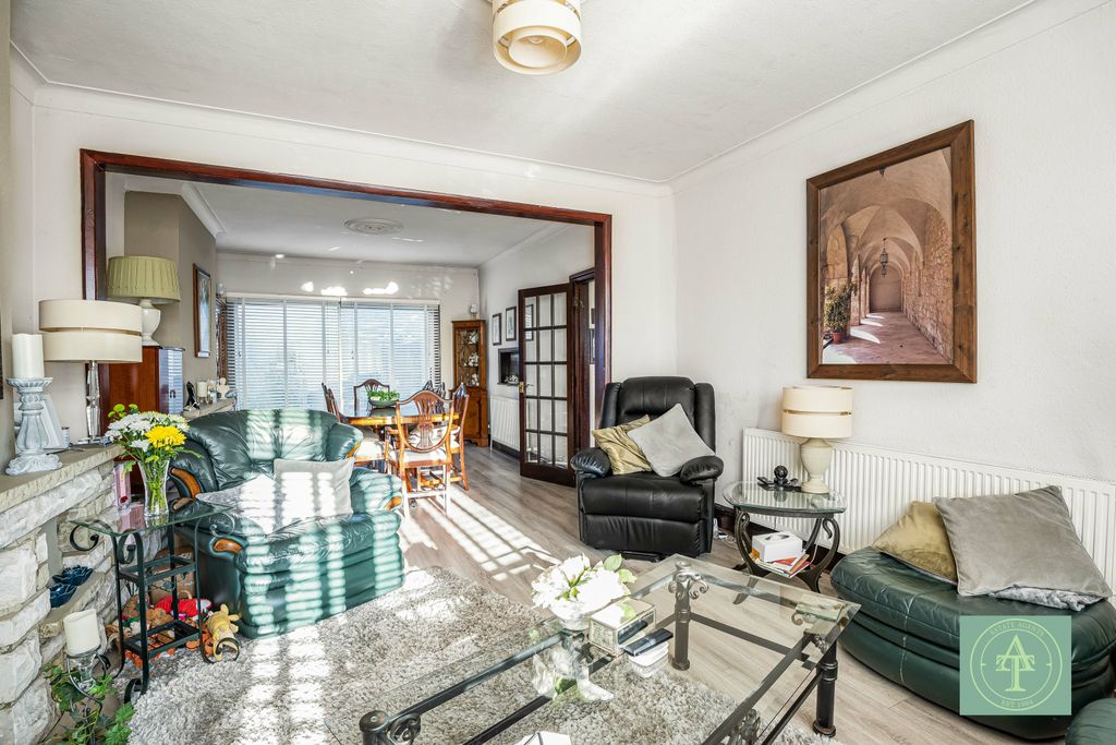 Property photo 3 of 24 Gallery