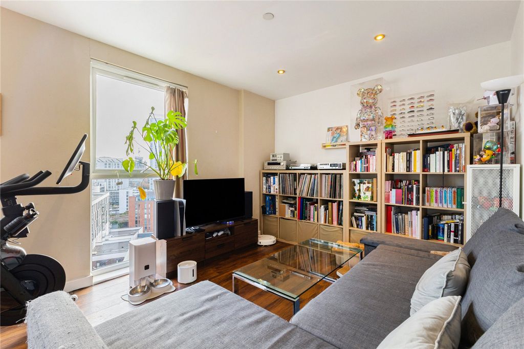 Property photo 2 of 13 Lounge