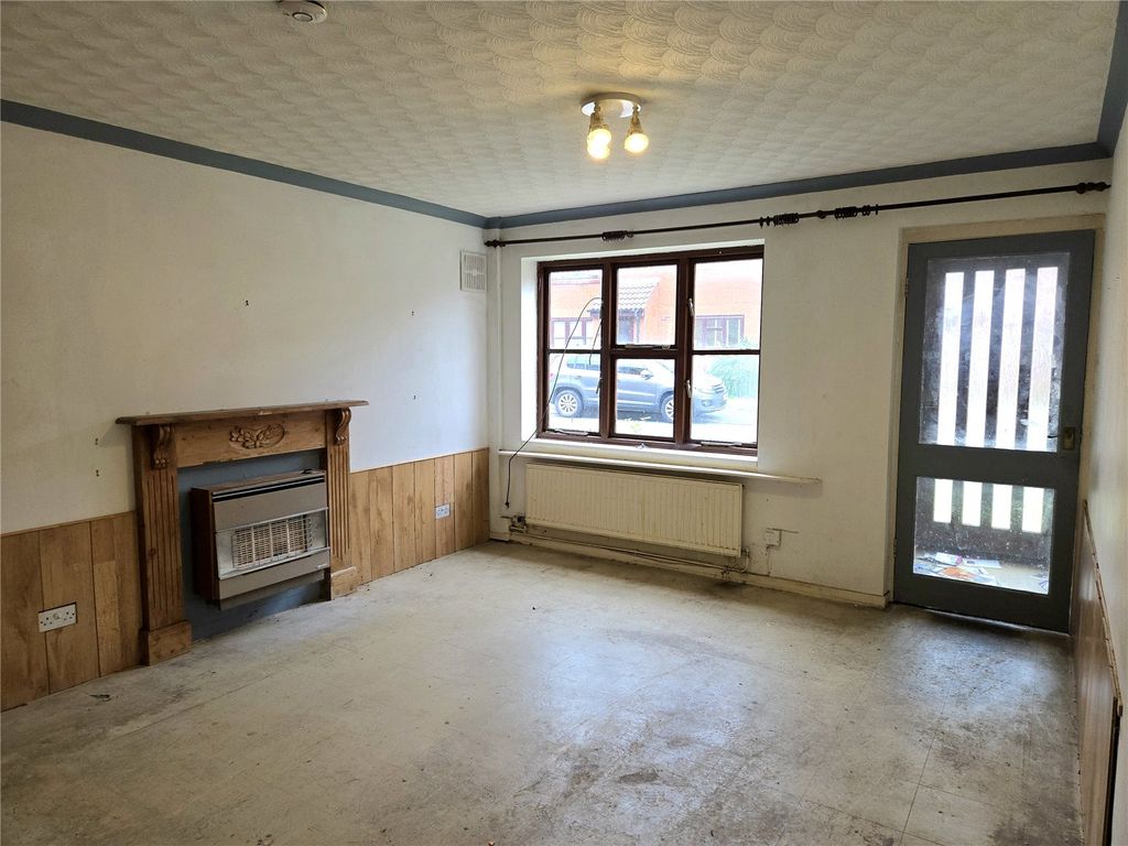 Property photo 2 of 12 Living Room