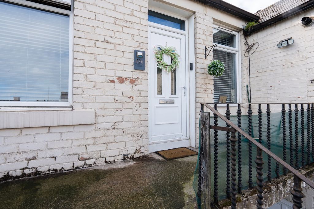 Property photo 2 of 22