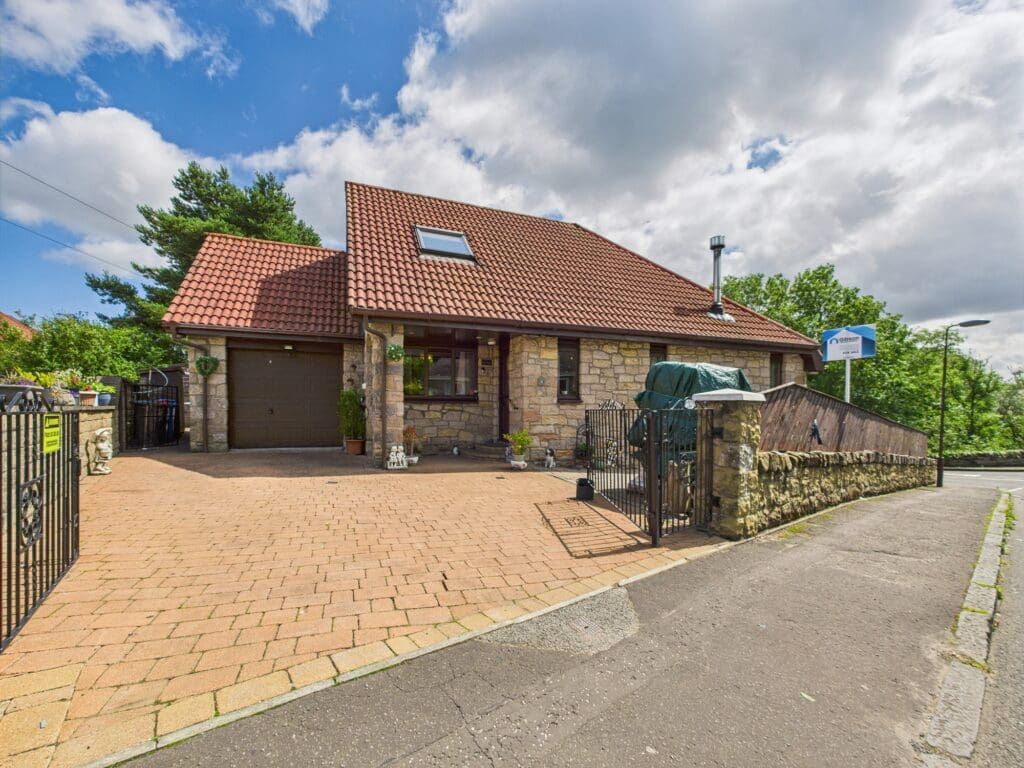 Property photo 1 of 32