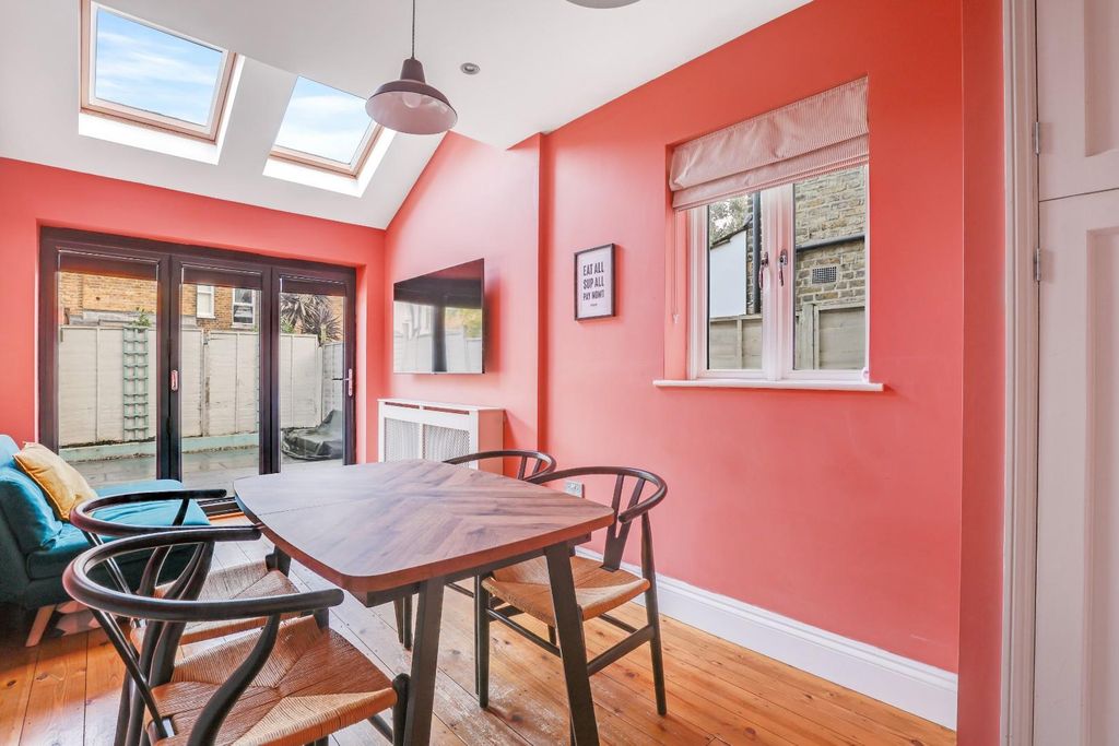 Property photo 3 of 15 02-F4A4Jhpropworld - 5 Sunnydene Street - 7.Jpg