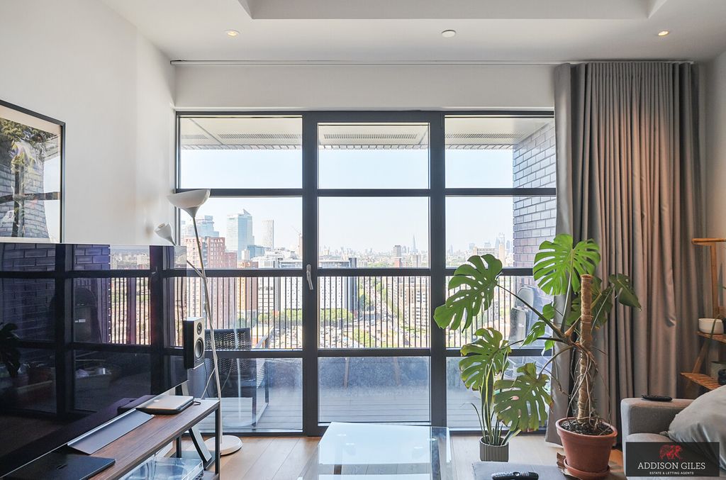 Property photo 3 of 16 Photo 5