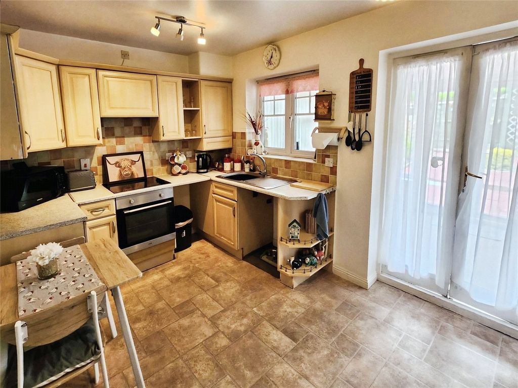 Property photo 3 of 14 Kitchen/Dining Room