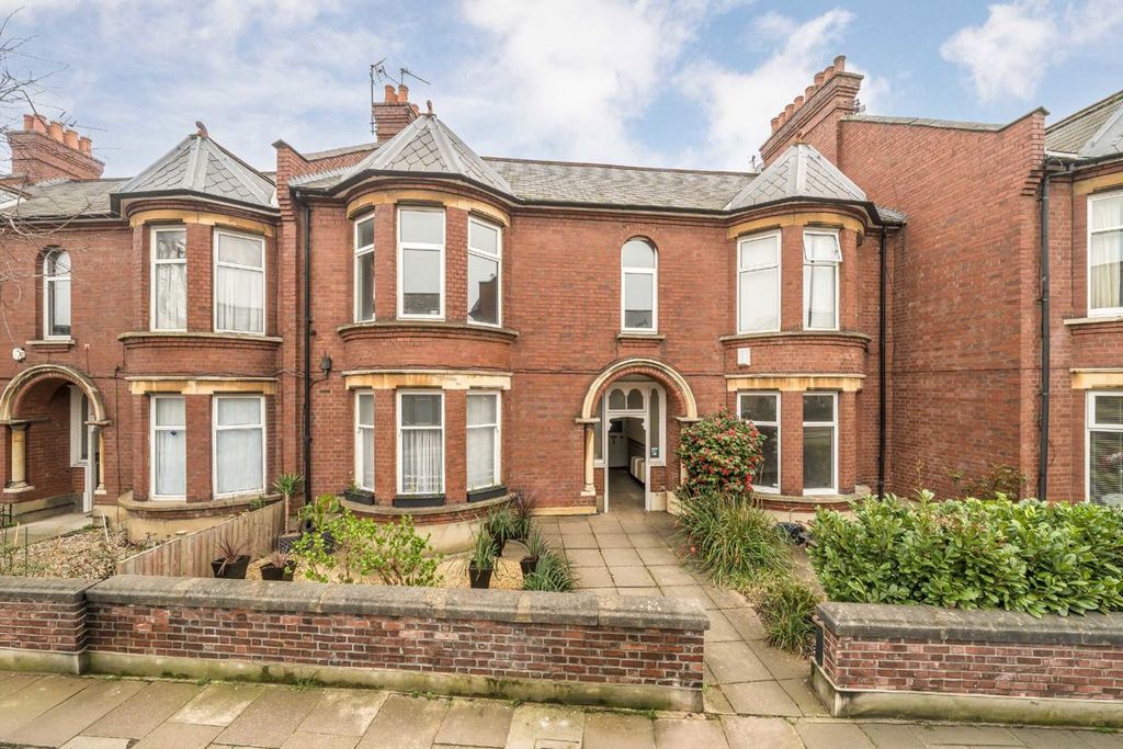 Property photo 1 of 5