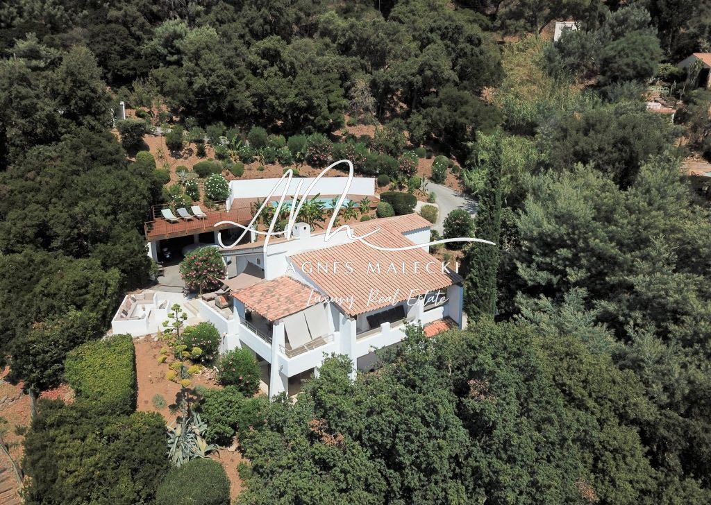 Property photo 1 of 16 Luxury Villa With Splendid Sea Views In Absolute Peace And Quiet!