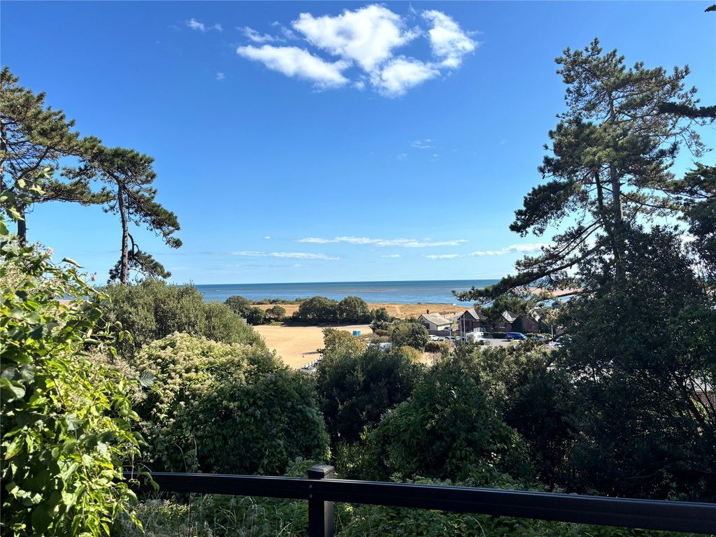 Property photo 3 of 17 Beach