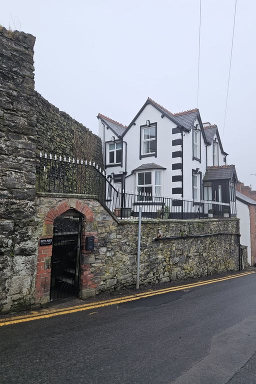 Property photo 1 of 22