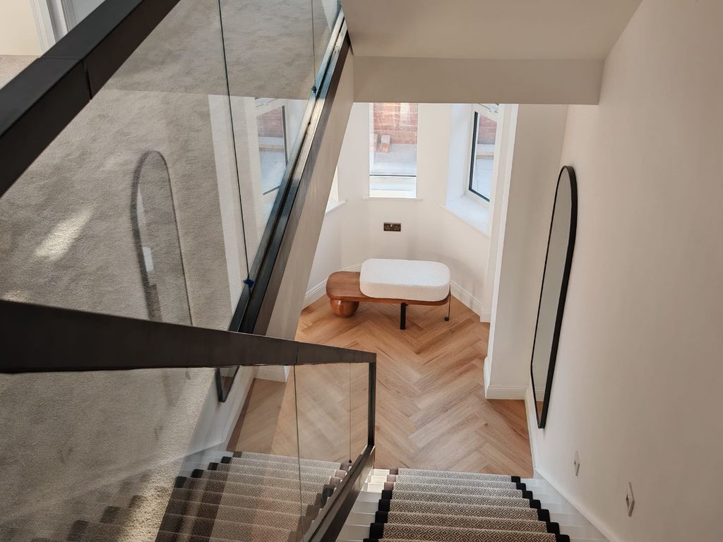 Herbert Road, London SW19 photo 4