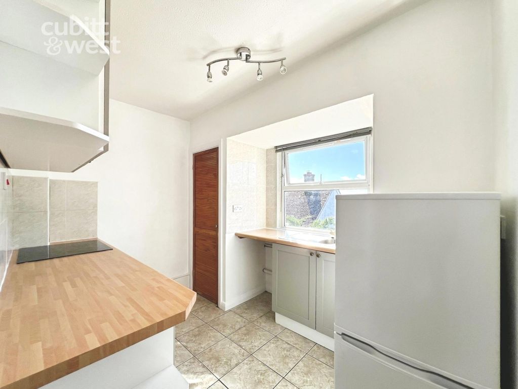 Property photo 1 of 9 Kitchen