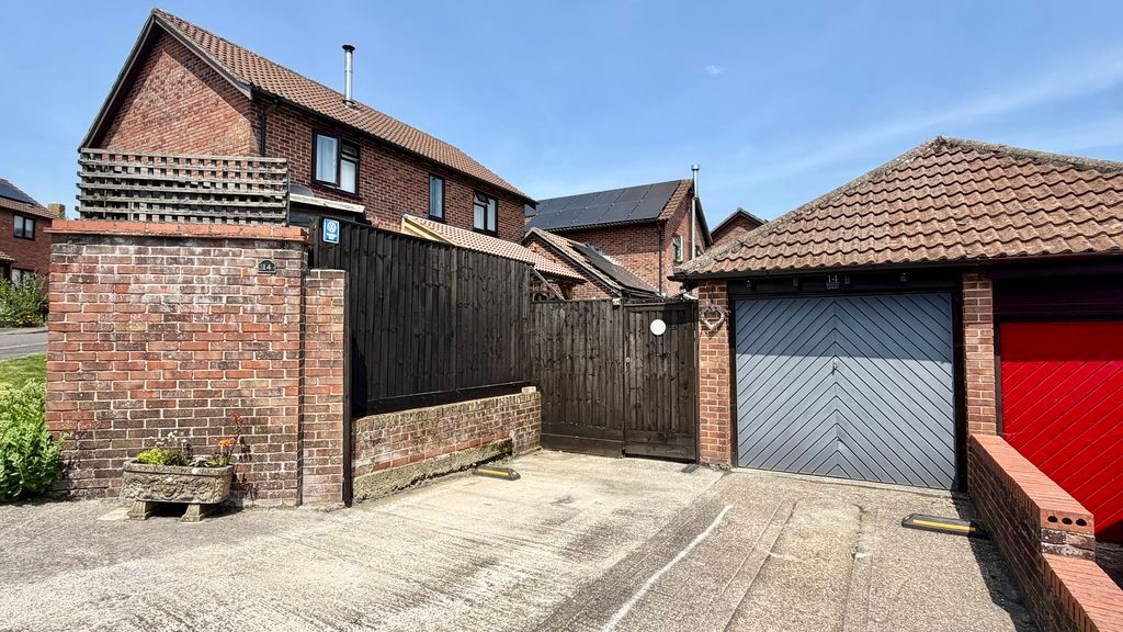 Property photo 3 of 18 Garage &amp; Double Width Driveway