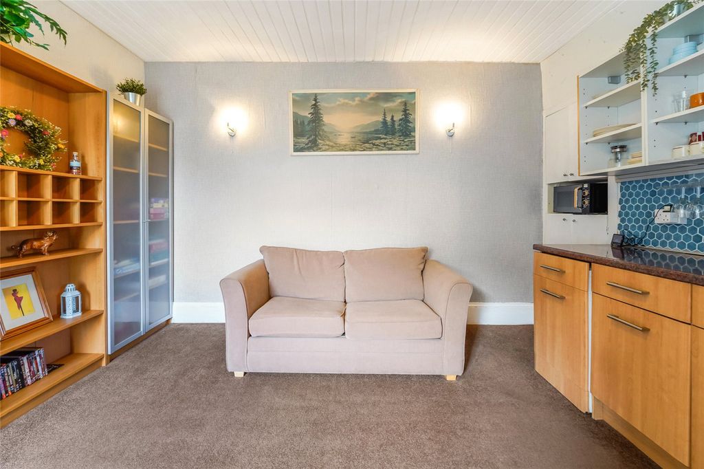 Property photo 2 of 12 Lounge
